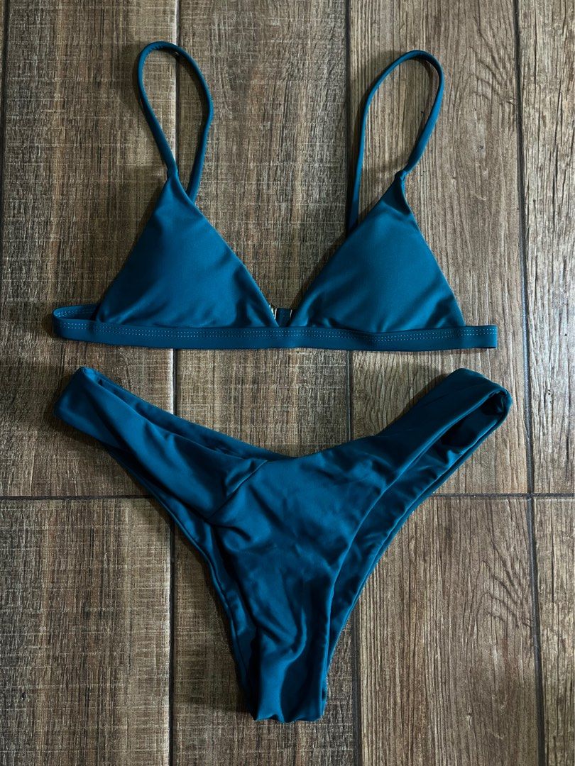 2 Piece Swimsuit (Category: Bikinis & Swimsuits) located in Mandaluyong City. Submitted by yanna_02501 (Listing ID 1465629708, Image 1). Description: Used once. Adjustable strap. .