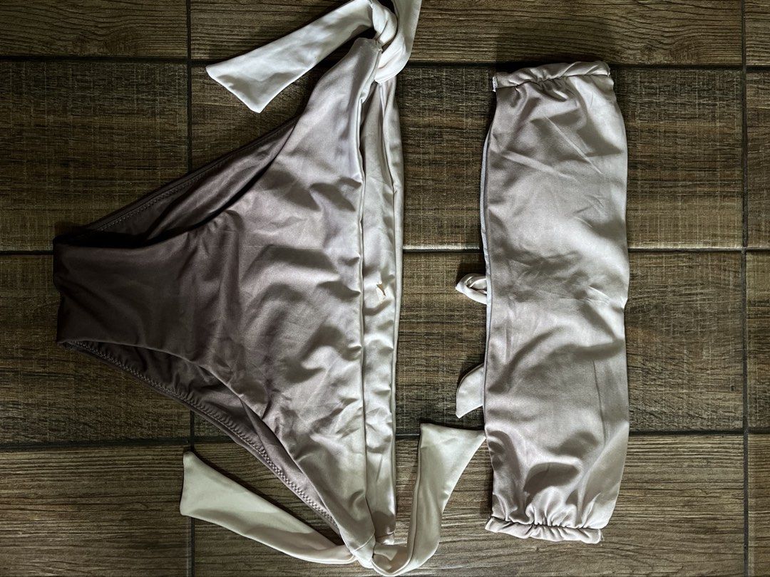 2 Piece Swimsuit (Category: Bikinis & Swimsuits) located in Mandaluyong City. Submitted by yanna_02501 (Listing ID 1465630881, Image 1). Description: For those who bought something from my shop only..