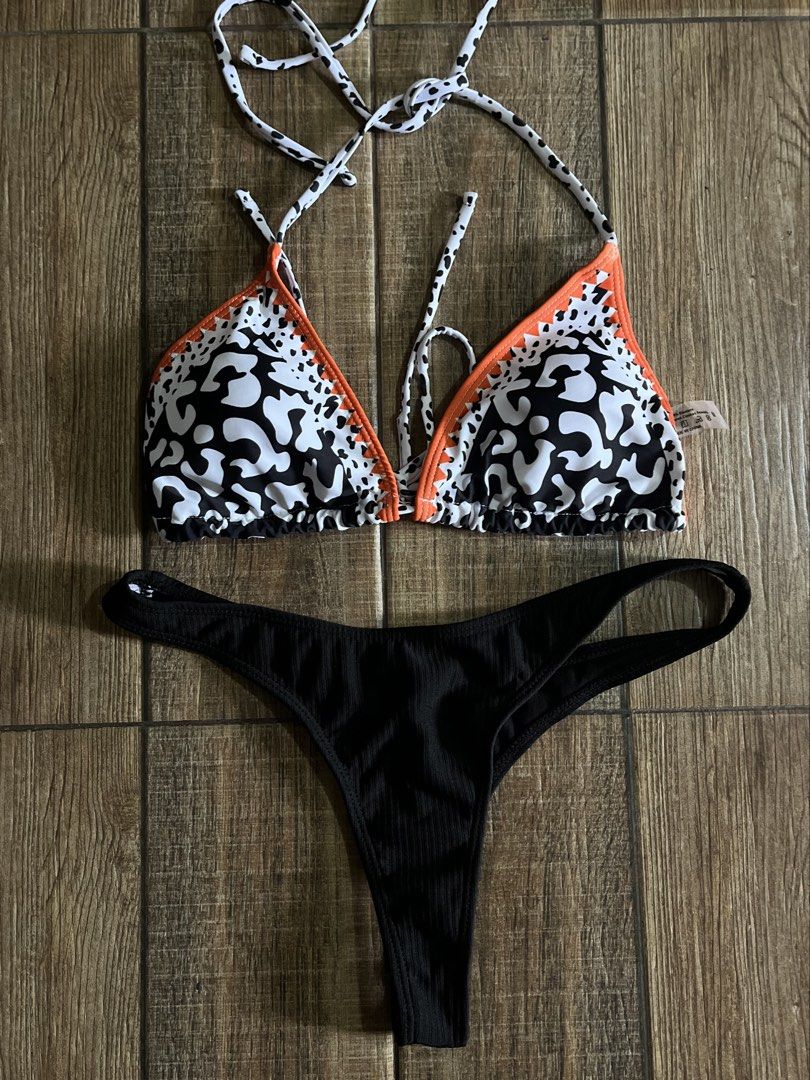 2 Piece Swimsuit (Category: Bikinis & Swimsuits) located in Mandaluyong City. Submitted by yanna_02501 (Listing ID 1465633572, Image 1). Description: Top once used only. Bottom never been use..