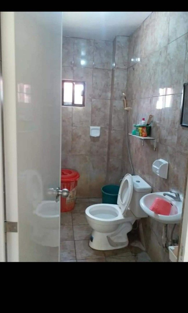 2 rooms for rent (Category: Room Rentals) located in Manila. Submitted by ohrelleodron_46 (Listing ID 1465694548, Image 3). Description: room1 has aircon and double deck,the other room has a single bed,there is a common toilet and bath exclusive for renter,separate entryway to the rooms,and access to the roofdeck.