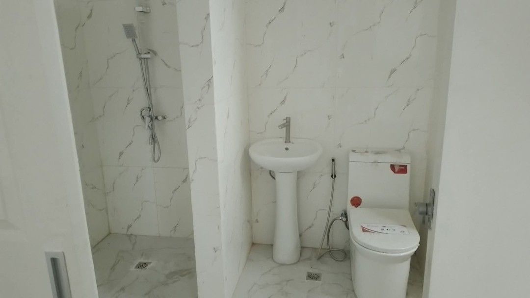2 story semi commercial house (Category: House & Lot) located in Muntinlupa City. Submitted by calmgem_4c3336 (Listing ID 1465698446, Image 2). Description: 🏡 PREMIUM PROPERTY FOR SALE 🏡 2-Storey Semi-Commercial House BF International Village, BF Homes, Parañaque Own a strategically located property that combines the comfort of a family home with the flexibility of a commercial space. Situated along the main road near the BF Southland Gate, thi