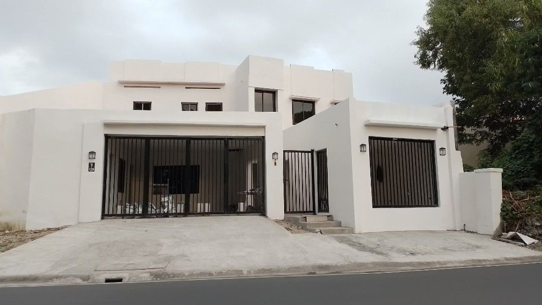 2 story semi commercial house (Category: House & Lot) located in Muntinlupa City. Submitted by calmgem_4c3336 (Listing ID 1465698446, Image 1). Description: 🏡 PREMIUM PROPERTY FOR SALE 🏡 2-Storey Semi-Commercial House BF International Village, BF Homes, Parañaque Own a strategically located property that combines the comfort of a family home with the flexibility of a commercial space. Situated along the main road near the BF Southland Gate, thi