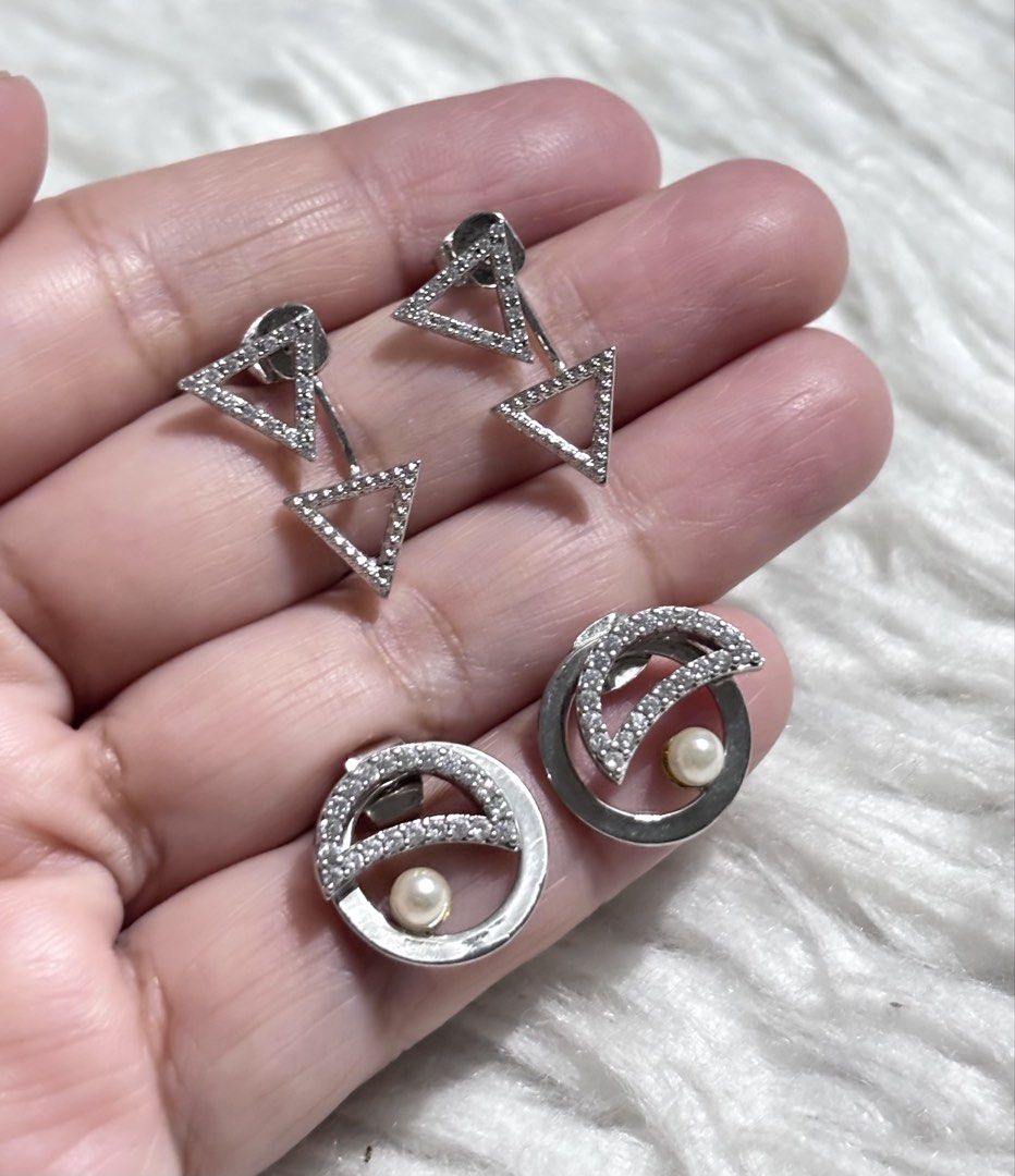 2pcs 925 Post Geometric Stud Earrings (Category: Earrings) located in Paranaque City. Submitted by dalle_closet (Listing ID 1465698124, Image 2). Description: take all only 925 markings on post.