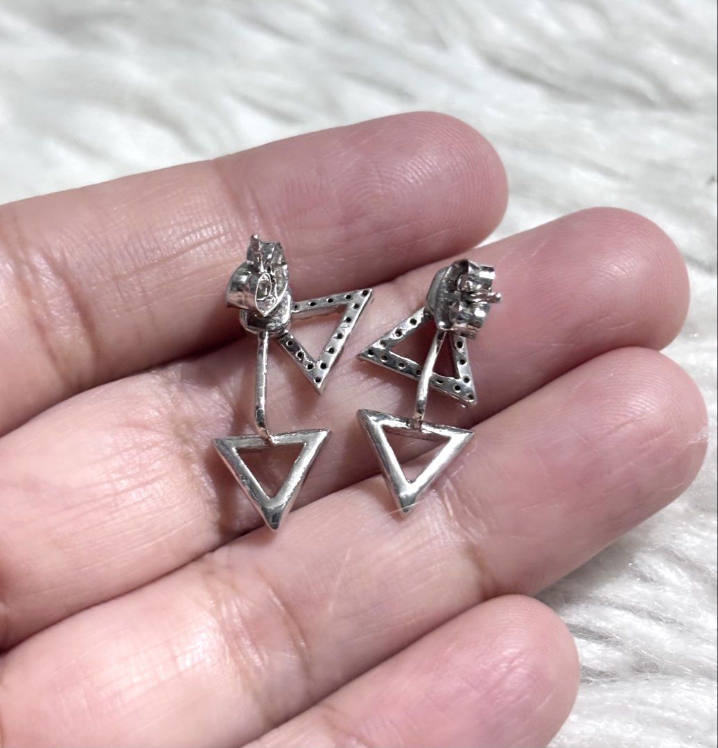 2pcs 925 Post Geometric Stud Earrings (Category: Earrings) located in Paranaque City. Submitted by dalle_closet (Listing ID 1465698124, Image 3). Description: take all only 925 markings on post.