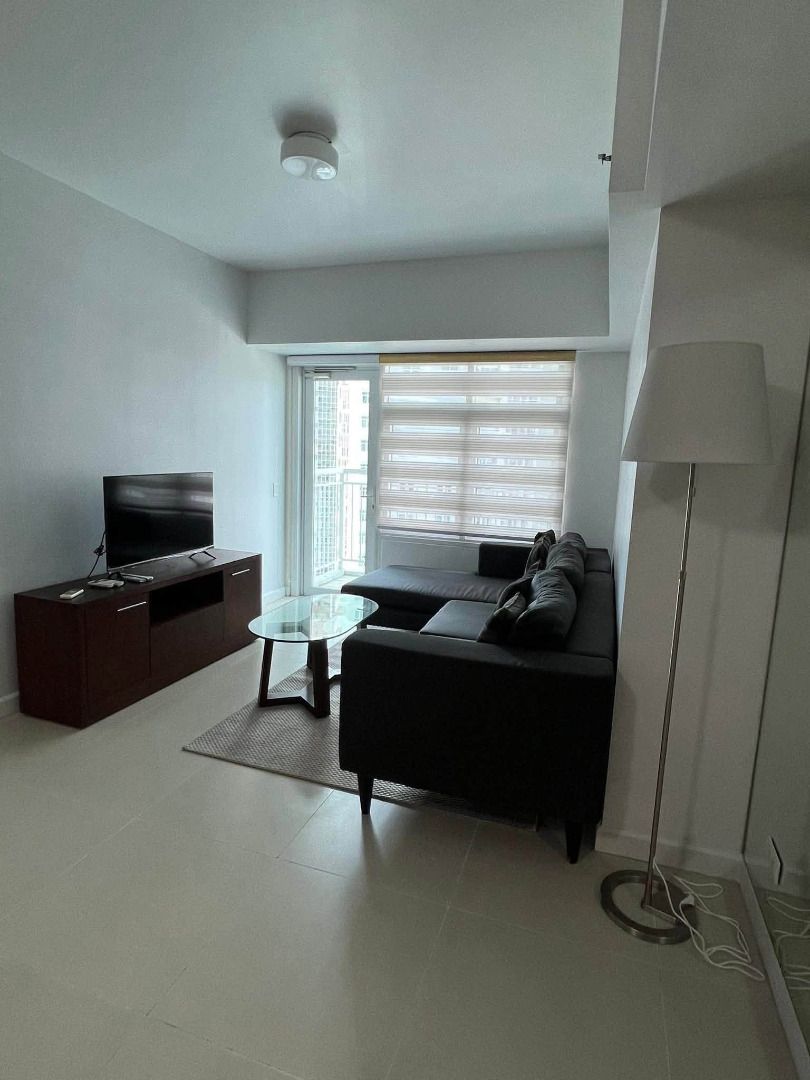 3BR RED OAK TWO SERENDRA BGC FOR LEASE (Category: Apartments & Condos) located in Mandaluyong City. Submitted by Kuaima_Realty (Listing ID 1465608738, Image 1). Description: 𝐏𝐫𝐨𝐩𝐞𝐫𝐭𝐲 𝐃𝐞𝐭𝐚𝐢𝐥𝐬: 37th floor 109sqm Fully furnished 2 toilet & bath (t&b) With maids room/ utility area and separate t&b Corner unit with bay window and balcony View of US Battle Monument, amenities, and low-rise Two Serendra/ Fort Bonifacio Across SM Aura Mall