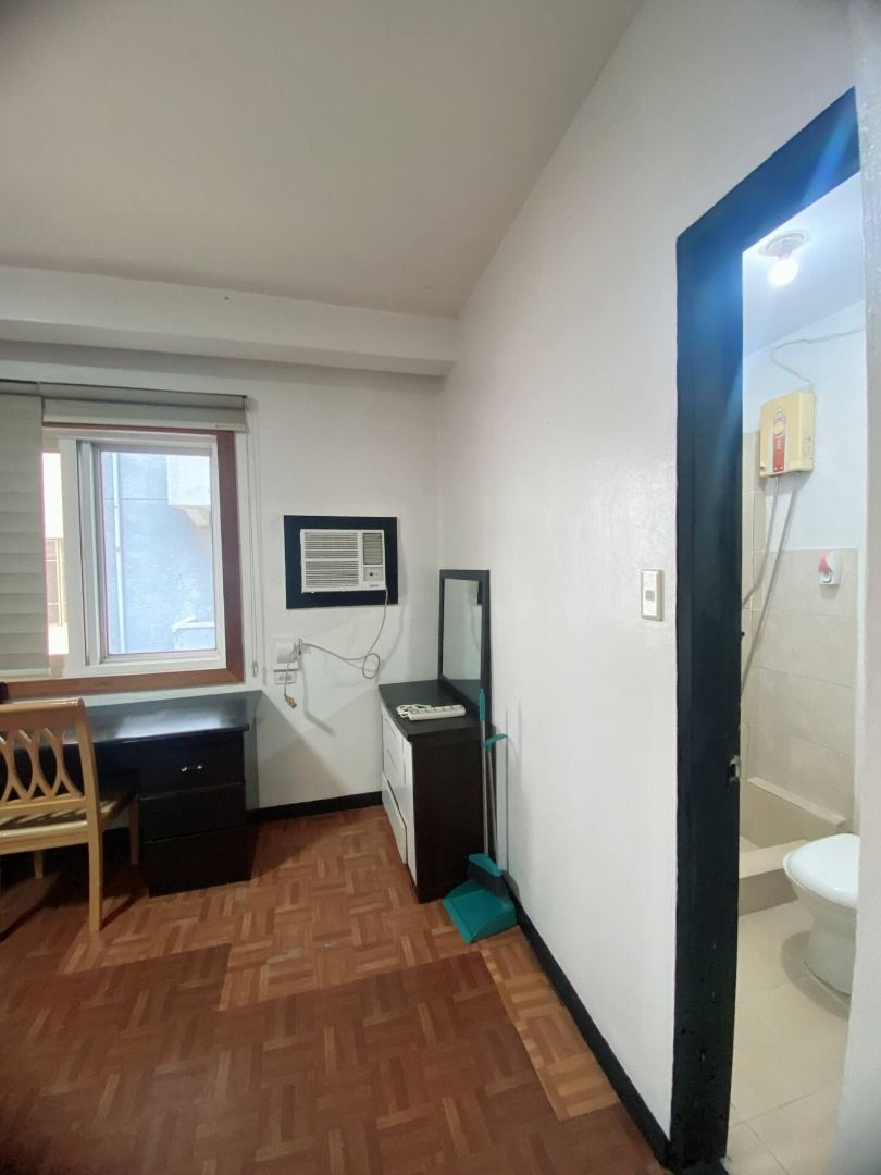 5 Bedroom 5 Bath Townhouse (Category: Townhouse) located in Caloocan City. Submitted by epicfalcon_446679 (Listing ID 1465595859, Image 2). Description: Spacious 5-Bedroom Townhouse for Rent in a Private Gated Compound This 2-storey townhouse offers 5 bedrooms and 5 bathrooms, giving every occupant their own space and privacy. It's ideal for large families, expats or professionals sharing a home. The house includes dedicated parking and sits with