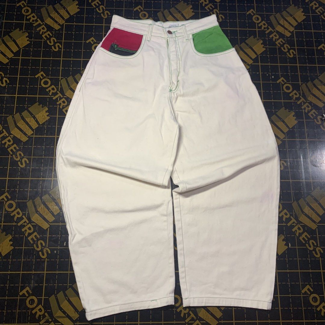 90’s Cross Colours Baggy Pants (Category: Jeans) located in Manila. Submitted by vanmeds (Listing ID 1465718254, Image 2). Description: 90s Cross Colours of Benetton Baggy Pants 30 waist 38 length issue: discoloration (check last pic) 📍Manila.