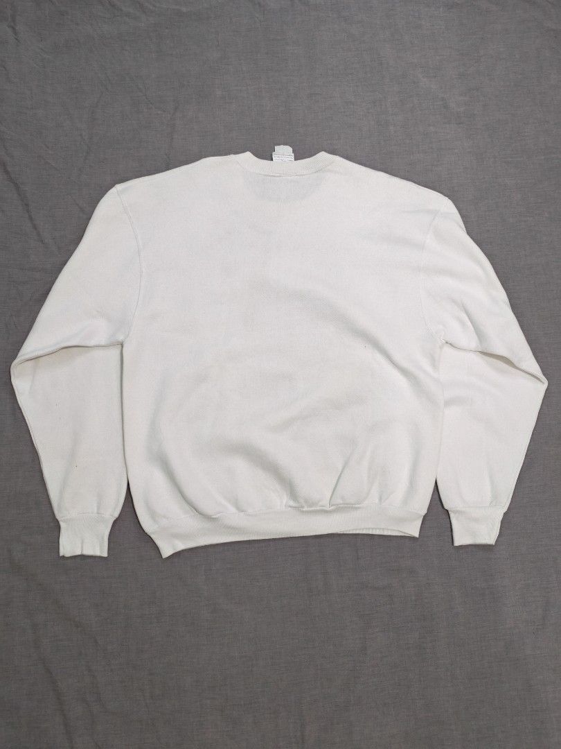 90s magic johnson T's chicago bulls sweatshirt (Category: Coats, Jackets and Outerwear) located in Baguio. Submitted by used_clothing2600 (Listing ID 1465619828, Image 2). Description: 90s magic johnson T's chicago bulls sweatshirt made in USA size medium verygood condition pit to pit 23.5 length 28 P 3,500.