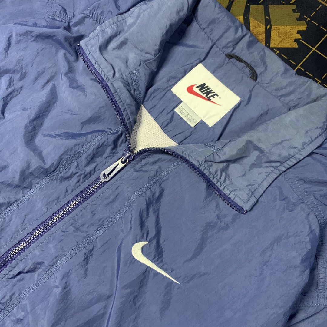 90’s Nike Windbreaker (Category: Coats, Jackets and Outerwear) located in Manila. Submitted by vanmeds (Listing ID 1465717854, Image 2). Description: Vtg 90’s Nike Windbreaker large on tag 26 width 27 length excellent condition 📍Manila.