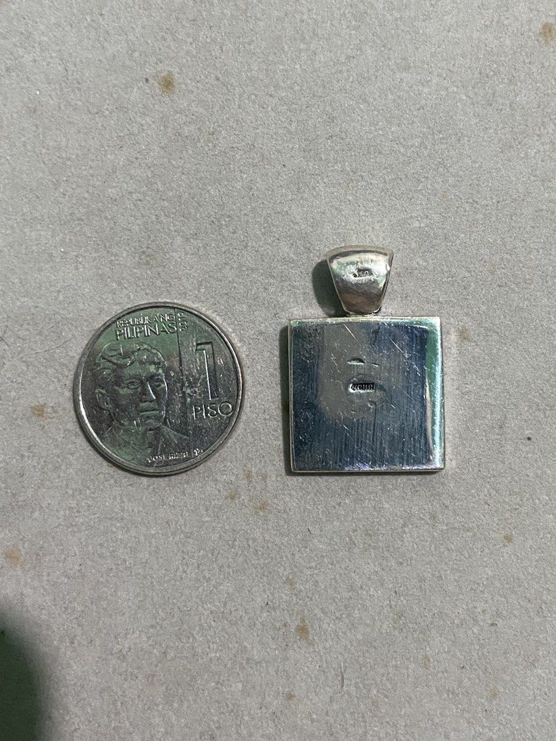 925 Sterling silver 925 Solid square pendant (Category: Necklaces) located in Binan City. Submitted by retroz_collections (Listing ID 1465751620, Image 2). Description: .