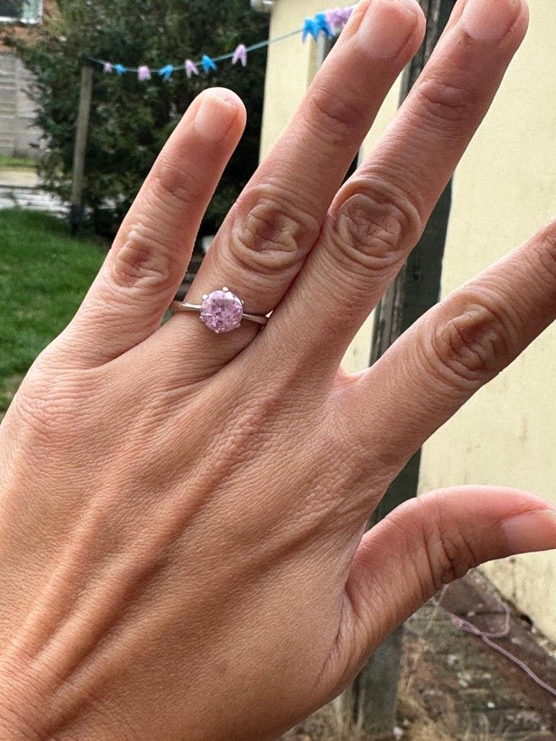 9ct white gold ring (Category: Rings) located in Quezon City. Submitted by jacquesparkles (Listing ID 1465739582, Image 3). Description: 3.5 grams 9ct gold est weight of pink cubic zirconia is 0.5 gr im only selling it w the price of the gold 3.5-0.5=3 ring is tested 9ct. item currently in uk. I can send it dec 11,2026 marked 375 marked cz marked GA est size is 7 layaway ok 5000 dp could use a rhodium dip para mukha ulit bago.