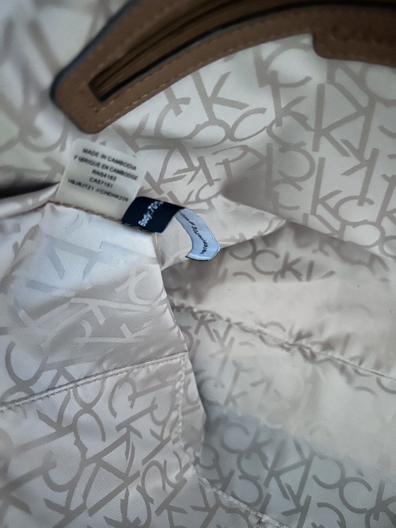 💯 authentic CK Tote Bag (Category: Luxury Bags & Wallets) located in Cavite. Submitted by chicfinds.slay (Listing ID 1461922747, Image 3). Description: ✨feel free to message me im hearing offers also 😊 ✨💯authentic ✨Used once only then nastock nlng ✨no issue in pristine condition ✨sturdy bag ✨perfect for a go to bag with top zipper ✨timeless style ✨Length / Width: 33.6 cm to 48 cm (approx. 13 to 19 inches) at the widest upper opening. ✨Height: 