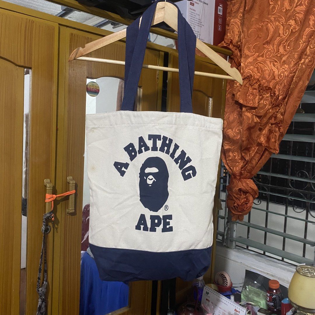 A Bathing Ape BAPE Winter 2010 Appendix/Gift Tote Bag (Category: Tote Bags) located in Manila. Submitted by 4114thrifts.ph (Listing ID 1465600146, Image 1). Description: Item Name: A Bathing Ape BAPE Winter 2010 Appendix/Gift Tote Bag (Details) • Condition: Very Good Condition • Color Rate: 9.4/10 • Issue/s: Need Wash Mine: 850 + Shipping Fee 📥 Dasmariñas City, Cavite, 4114📍.