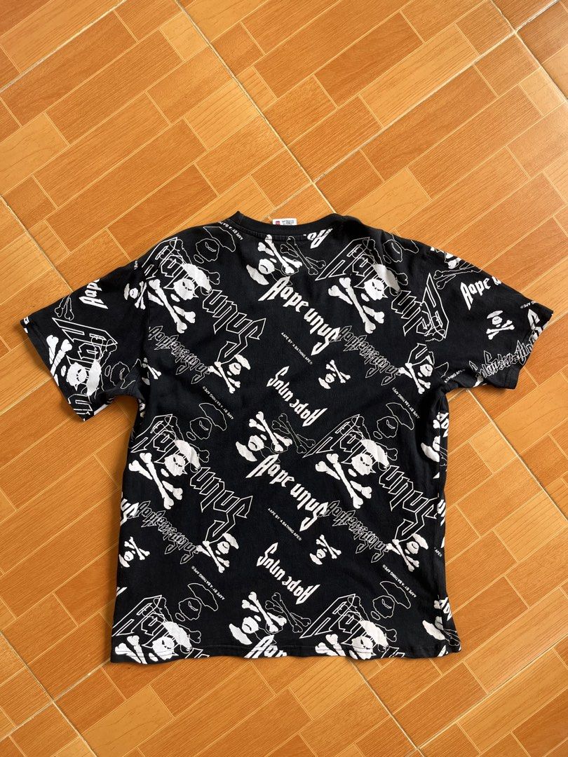 AAPE BY * A BATHING APE (Category: Activewear) located in Santo Tomas. Submitted by vincezy2 (Listing ID 1465597001, Image 2). Description: Excellent condition Size xxL on tag (best fit to Medium) Off/legit Dimes: width 20 length 27 Color rate 9.10 Issue: none.