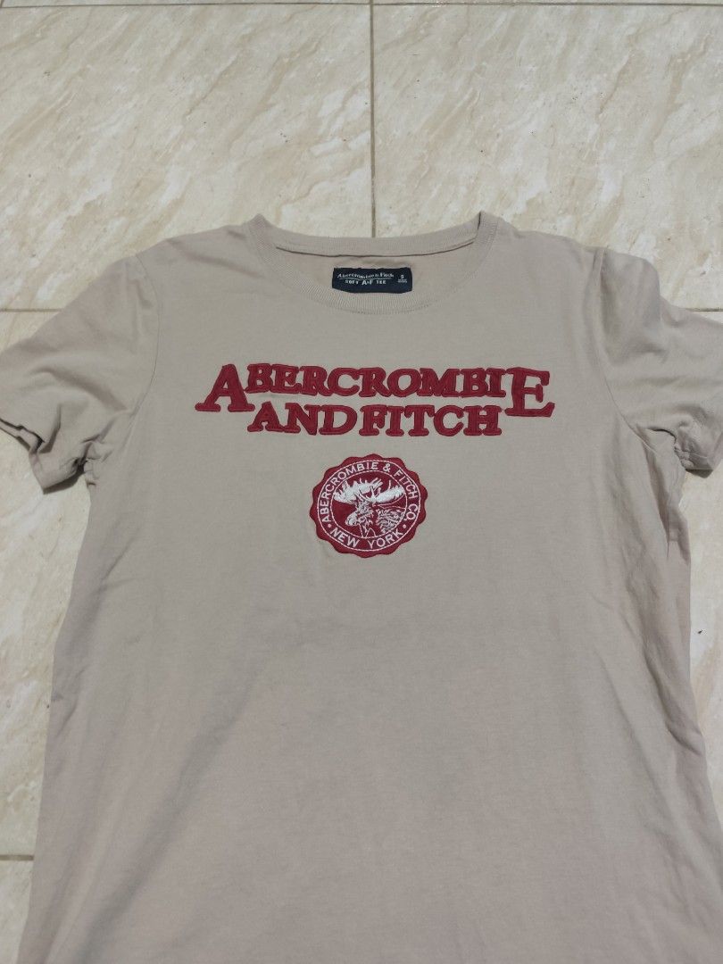 Abercrombie Soft Tee (Category: Shirts) located in Manila. Submitted by buyybustt (Listing ID 1465699006, Image 2). Description: 24x17 No Issue 9.8/10 Conditon.