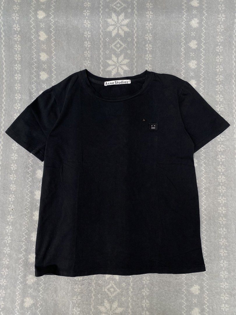Acne Studio T-shirt size small 19x23 (Category: Tshirts & Polo Shirts ) located in Iloilo. Submitted by thriftxside (Listing ID 1465605402, Image 1). Description: .