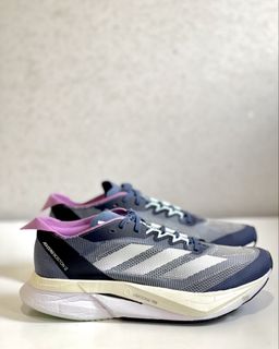 (Category: ) located in . Submitted by gfinds_shoes (Listing ID 1465602788, Image 1). Description: .