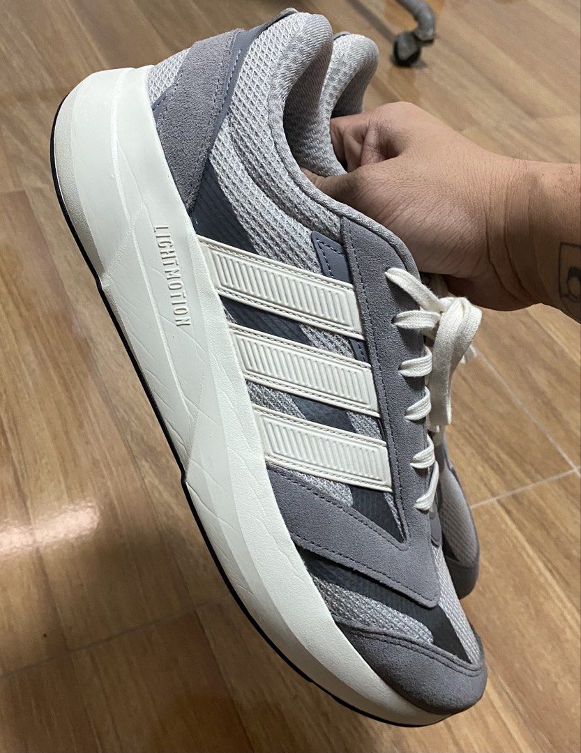 Adidas Lightshift 2.0 (Category: Sneakers) located in Quezon City. Submitted by jkdgzmn (Listing ID 1463783993, Image 2). Description: Adidas Lightshift 2.0 Adidas US 12 Fits 12.5-13 (wide toebox) Open to trade to triple black sneakers Complete with box.