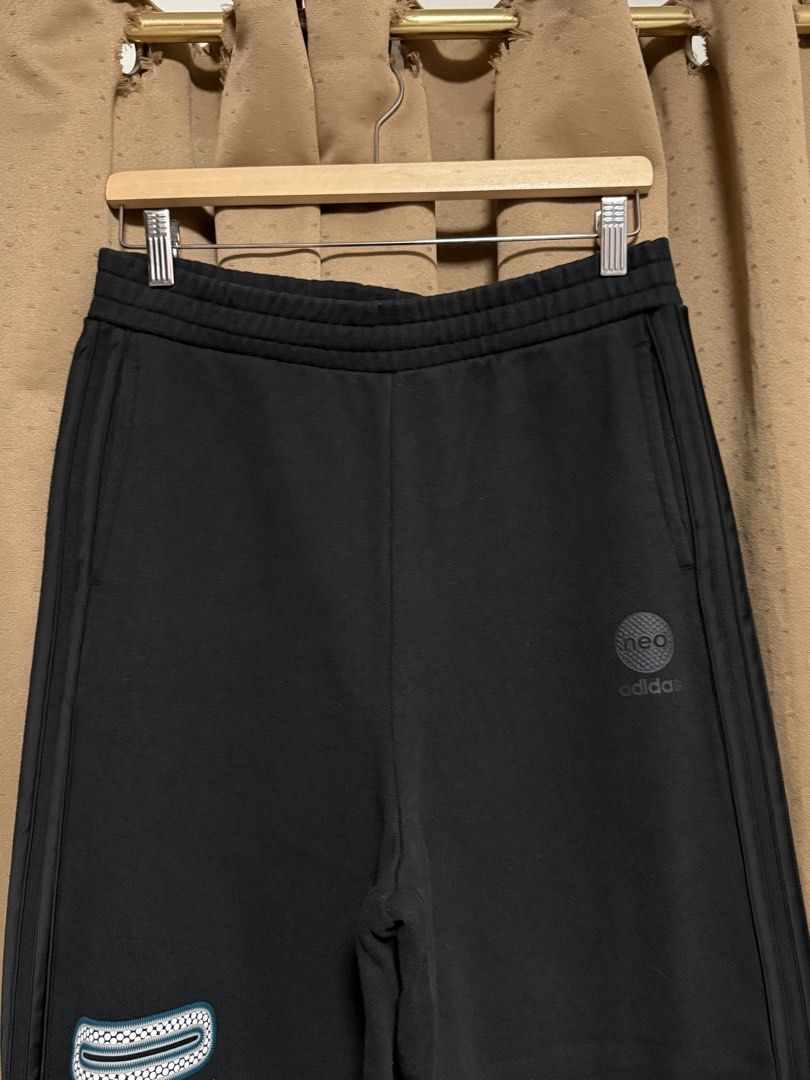 Adidas Neo Black Jogging Pants 30-34 (Category: Joggers) located in Cavite. Submitted by _solidolo (Listing ID 1465701593, Image 2). Description: 30-36 x 40.