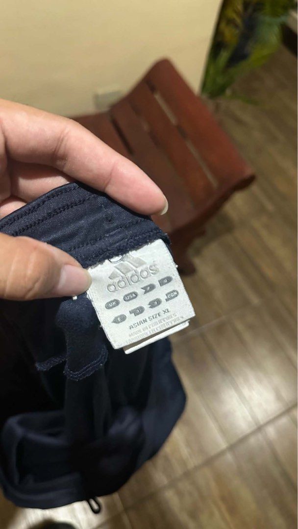 ADIDAS SHORTS (Category: Shorts) located in Manila. Submitted by urban.vintage (Listing ID 1465736986, Image 2). Description: ISSUE: NONE (NEED WASH) MOP :GCASH (NO COD) SHIP VIA: LALAMOVE & J&T LOCATION: PASIG CITY LENGTH: 20-21 WIDTH :34-40.