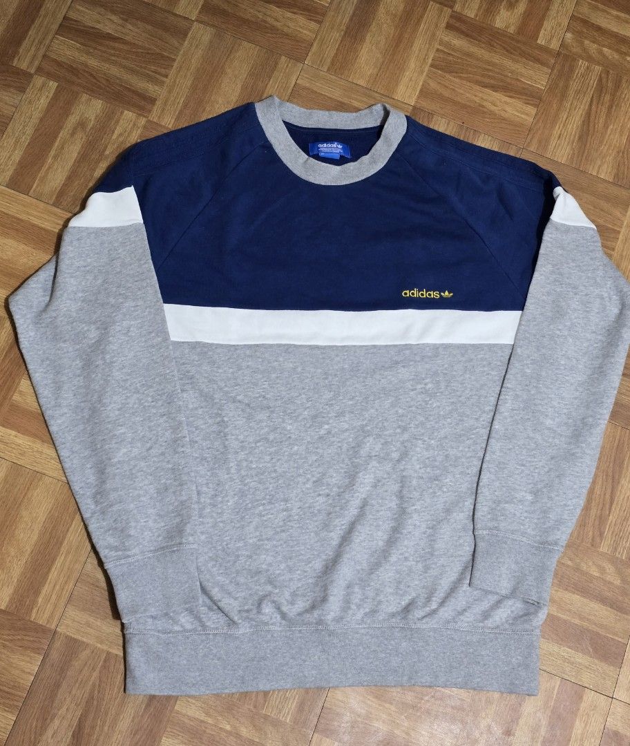 Adidas Tricolor Pullover (Category: Tshirts & Polo Shirts ) located in Manila. Submitted by gilbert0522 (Listing ID 1465658620, Image 1). Description: • ADIDAS Tricolor Pullover • Color rate: 10/10 • Issue: None • Size: 22x28 • NEGOTIABLE TO SURE BUYER YOU CAN CHECK MY OTHER LISTINGS 👕 All Authentic/Original Preloved from South Korea 📍Sampaloc, Manila 🚚 JNT/Lalamove.