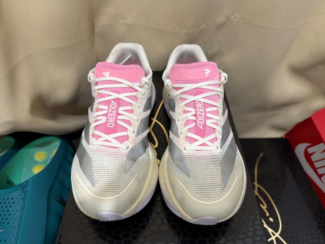Adizero Boston 13 Cherry Blossom (Category: Sneakers) located in Manila. Submitted by camillely (Listing ID 1465736934, Image 3). Description: Adizero Boston 13 Cherry Blossom Size: 6Mens/7.5Womens With box Bought at adidas app Flaws: With marks ng footrest sa outsole but di naman kita pag suot and di naman nakaka affect sa performance Rfs: Unload ng shoes, tapos na sa running era 😂 .