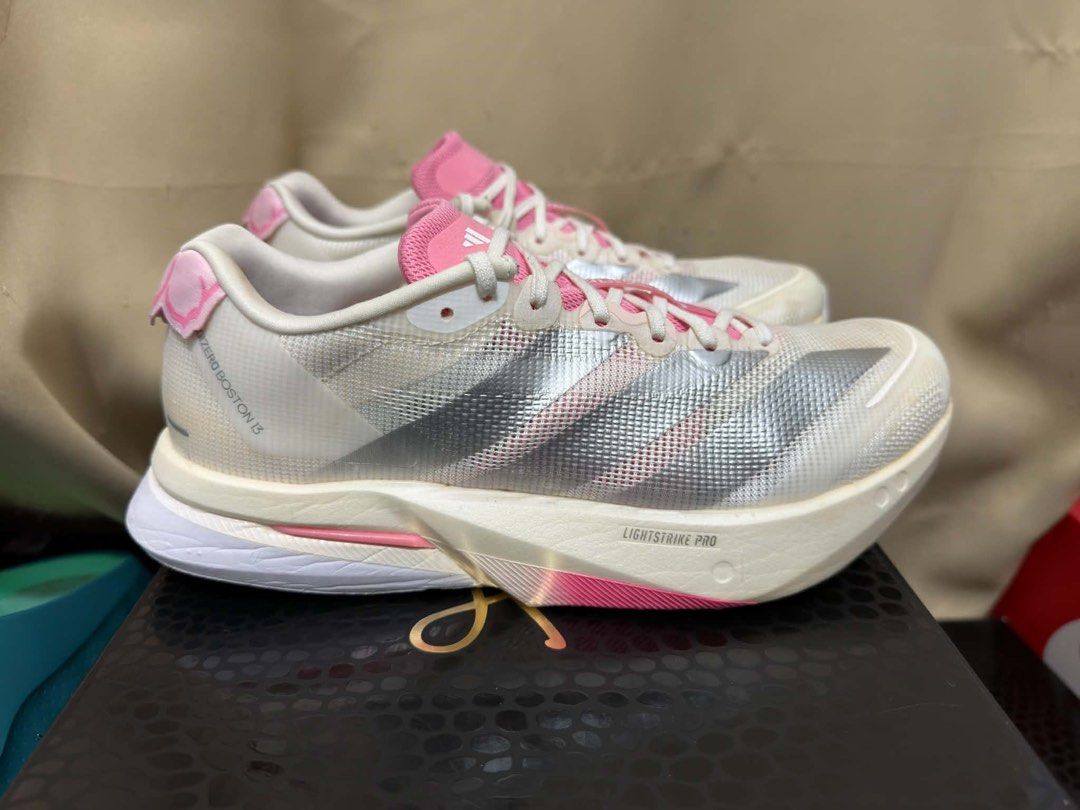 Adizero Boston 13 Cherry Blossom (Category: Sneakers) located in Manila. Submitted by camillely (Listing ID 1465736934, Image 2). Description: Adizero Boston 13 Cherry Blossom Size: 6Mens/7.5Womens With box Bought at adidas app Flaws: With marks ng footrest sa outsole but di naman kita pag suot and di naman nakaka affect sa performance Rfs: Unload ng shoes, tapos na sa running era 😂 .