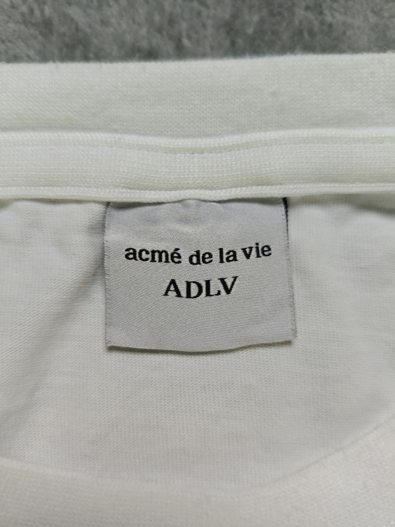 ADLV Teddy Bears White Tee (Authentic/Legit) (Category: Tshirts & Polo Shirts ) located in San Pedro. Submitted by chronothrift (Listing ID 1465652381, Image 3). Description: - Size: Small (W21 x 25L) - Condition: 9/10 - Color Rate: 9.2/10 - Flaws: ❌❌❌ (None) MOD: J&T Express / Lalamove / Meet MOP: Gcash / Bank Transfer.