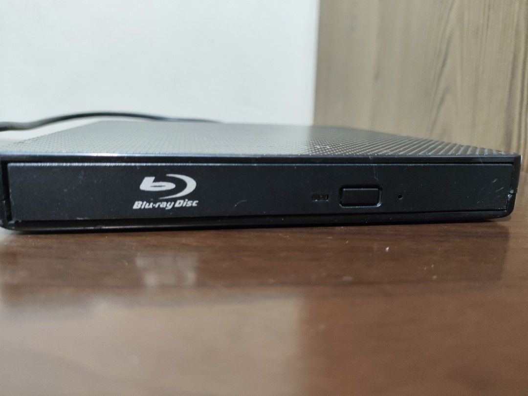 Aelrsoch External CD/DVD/Blu-ray Player (Category: CDs & DVDs) located in Imus. Submitted by hibikiya (Listing ID 1465755213, Image 2). Description: Supports USB 3.0 and USB C. CD and DVD tested working. BD does not read Imus Anabu2E LBC Cop/Lalamove/JnT.