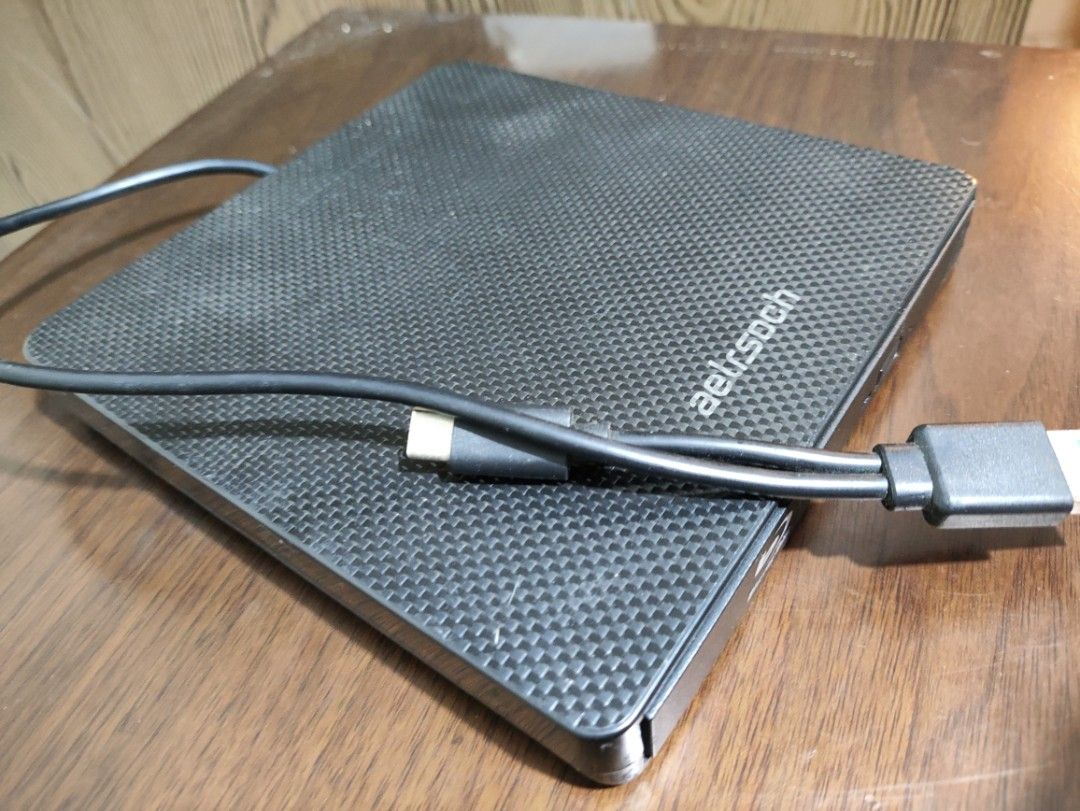 Aelrsoch External CD/DVD/Blu-ray Player (Category: CDs & DVDs) located in Imus. Submitted by hibikiya (Listing ID 1465755213, Image 1). Description: Supports USB 3.0 and USB C. CD and DVD tested working. BD does not read Imus Anabu2E LBC Cop/Lalamove/JnT.