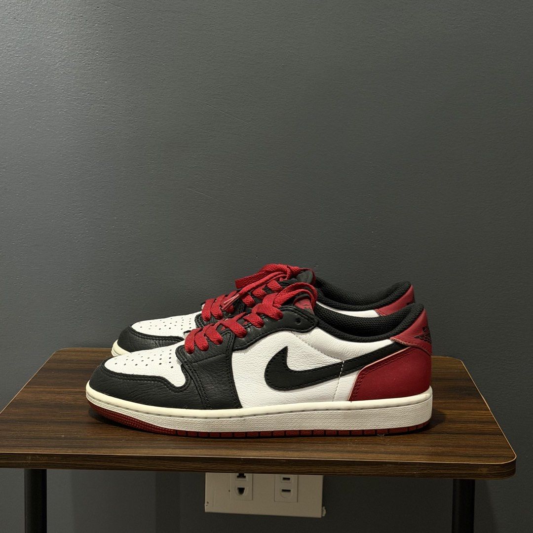 AIR JORDAN 1 BLACK TOE (Category: Sneakers) located in Iloilo. Submitted by herde (Listing ID 1465600928, Image 1). Description: SIZE 7.5.