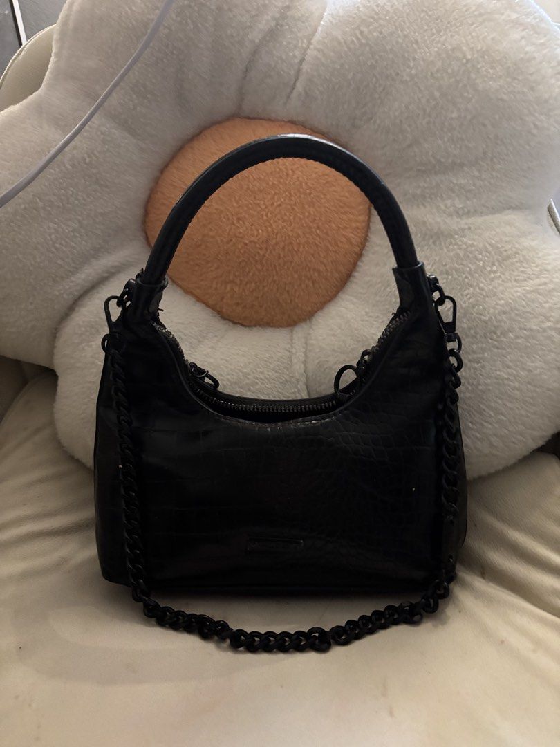 ALDO Black Croc Embossed Shoulder Bag with Chain Strap (Category: Shoulder Bags) located in Quezon City. Submitted by hadescloset (Listing ID 1465659922, Image 1). Description: - Can negotiate the price 🛒shop more for freebies - Style: Black shoulder bag with stylish croc-embossed texture - Straps: Includes a trendy chunky black chain strap and a classic top handle - Closure: Secure top zip closure with sleek round zipper pulls - Versatility: Co