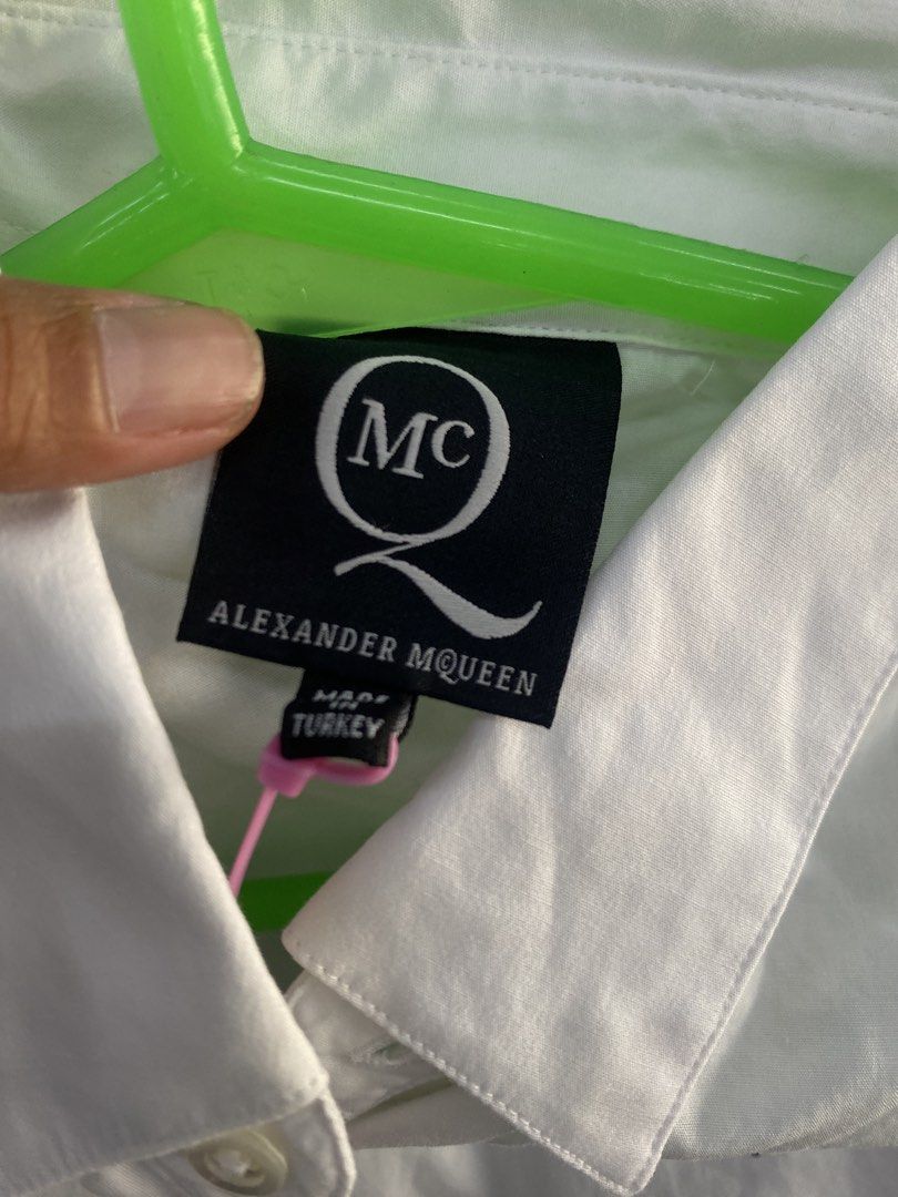 ALEXANDER MCQUEEN (Category: Formal Shirts) located in Batangas. Submitted by khazersobranglegit (Listing ID 1465700838, Image 3). Description: M on tag.