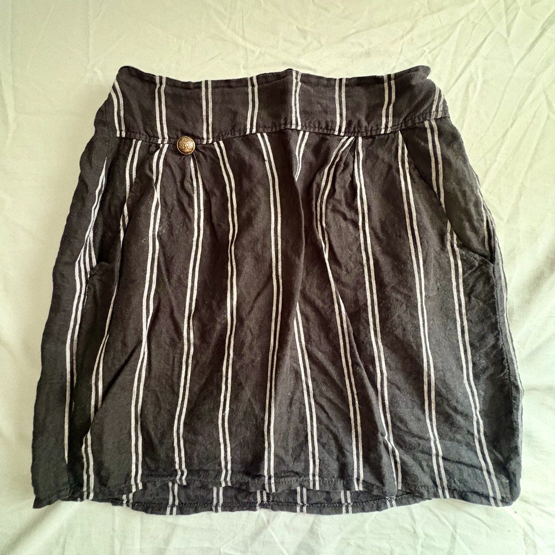 A-line skirt (Category: Skirts) located in Binan City. Submitted by moonlight.26 (Listing ID 1465631278, Image 1). Description: - A-line - Above the knee length - Garterized, fits S-M sized waistline - rfs: decluttering.