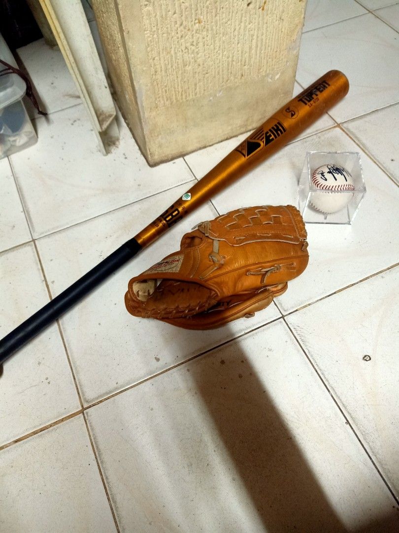 ALLOY BASEBALL SET (Category: Racket and Ball Sports) located in Caloocan City. Submitted by ryanpaulpalomado12 (Listing ID 1465633661, Image 2). Description: +FOR SALE+ P2,000 TAKE ALL *ALLOY BASEBALL BAT *BASEBALL WITH SIGN WITH ACRYLIC CASE *GLOVES PUMA CLOW LOCATION : TANZA 1 NAVOTAS CITY..