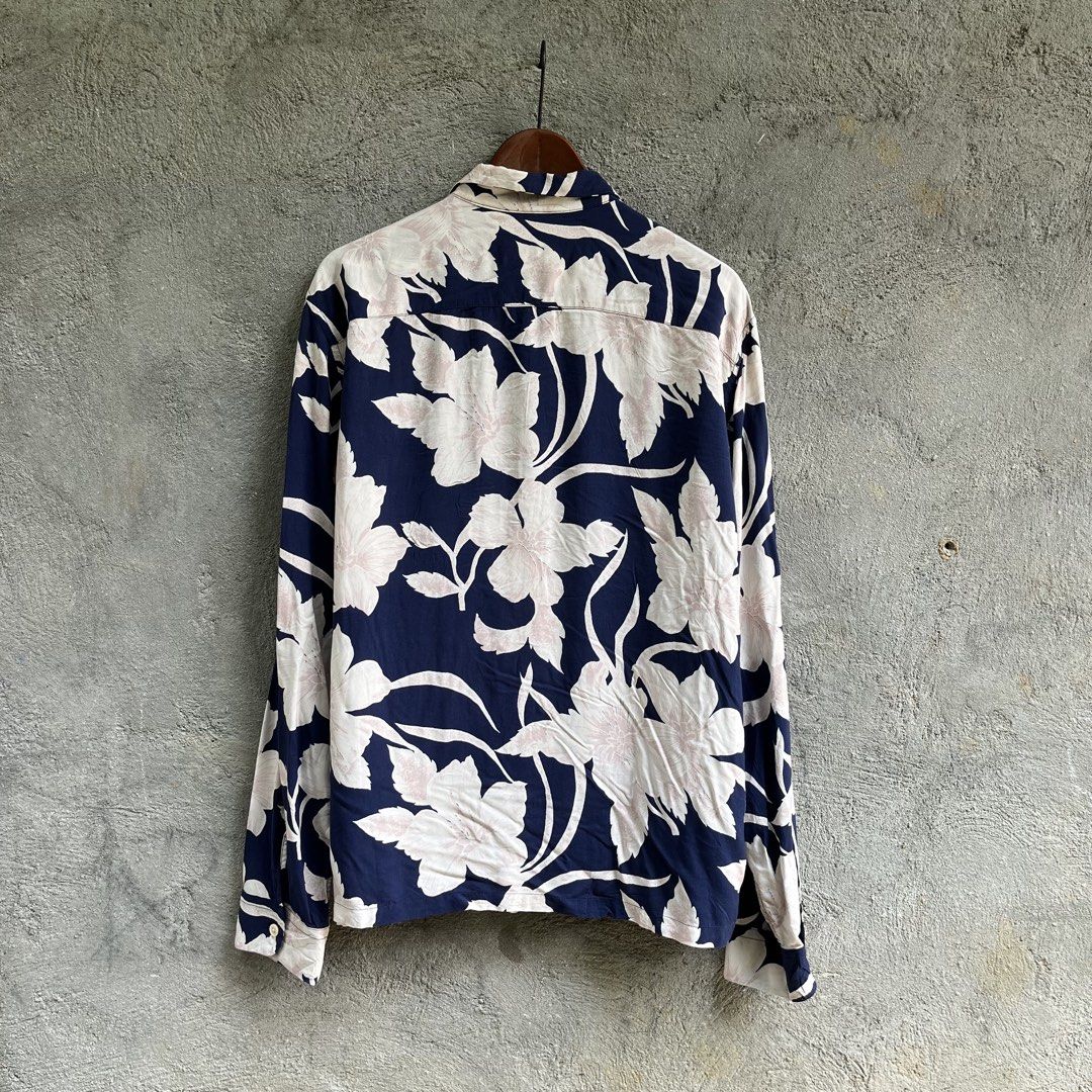ALLSAINTS JARDIN LONG SLEEVE (Category: Tshirts & Polo Shirts ) located in Manila. Submitted by flippinn (Listing ID 1465608423, Image 2). Description: Large 25W 28L Need wash, Yellow stains Lalamove or J&t Express + Shipping fee.