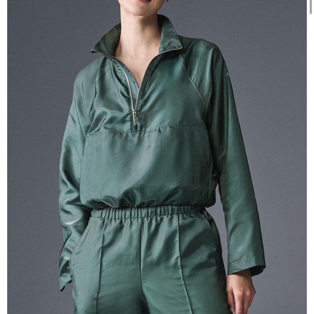 ALO Cropped Afterglow Pullover (Category: Activewear) located in Quezon City. Submitted by kathleenscloset (Listing ID 1465608784, Image 1). Description: .