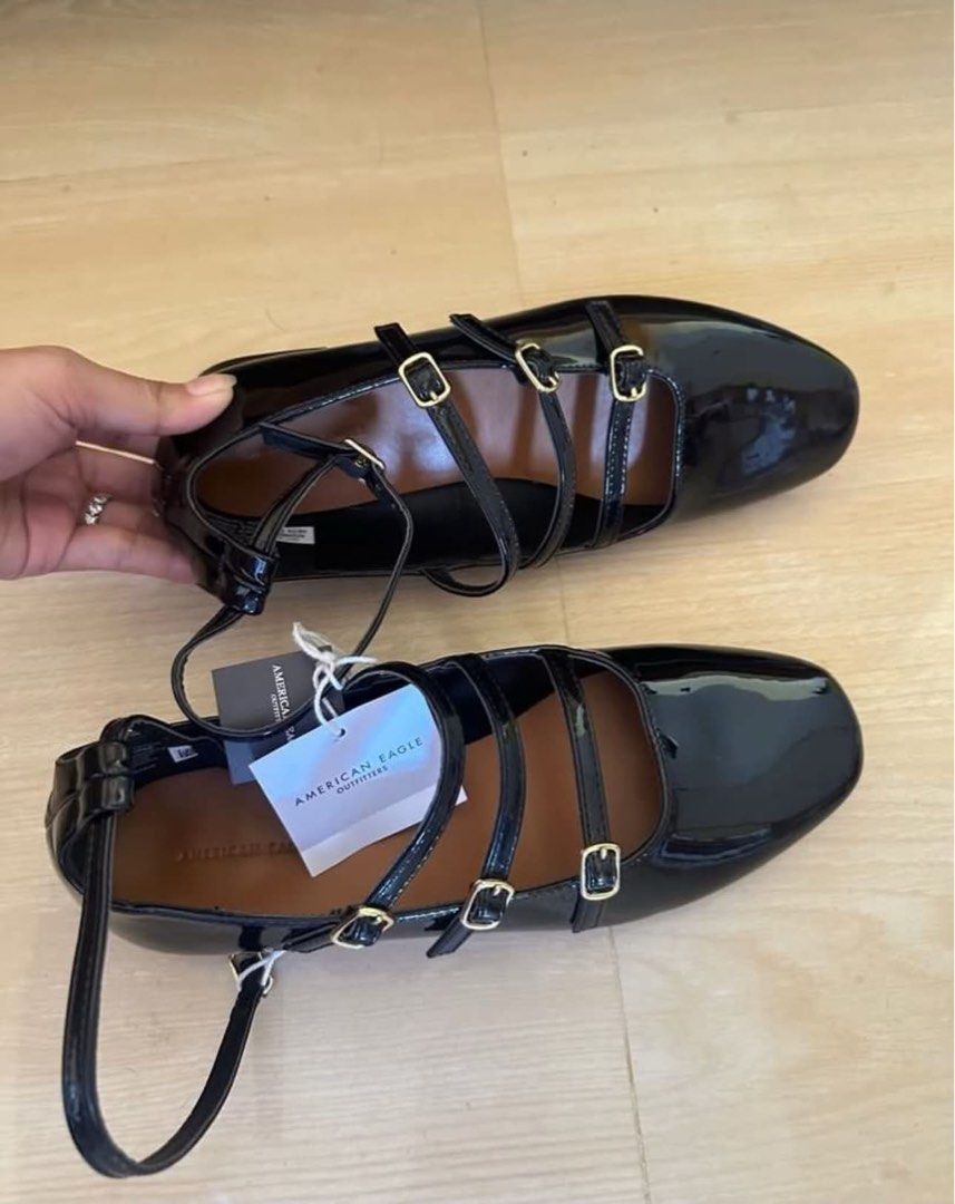 American Eagle Flats with triple straps Womens 8 (Category: Flats & Sandals) located in Urdaneta. Submitted by byells (Listing ID 1465606956, Image 1). Description: Womens US 8 Bought in US Brand new.