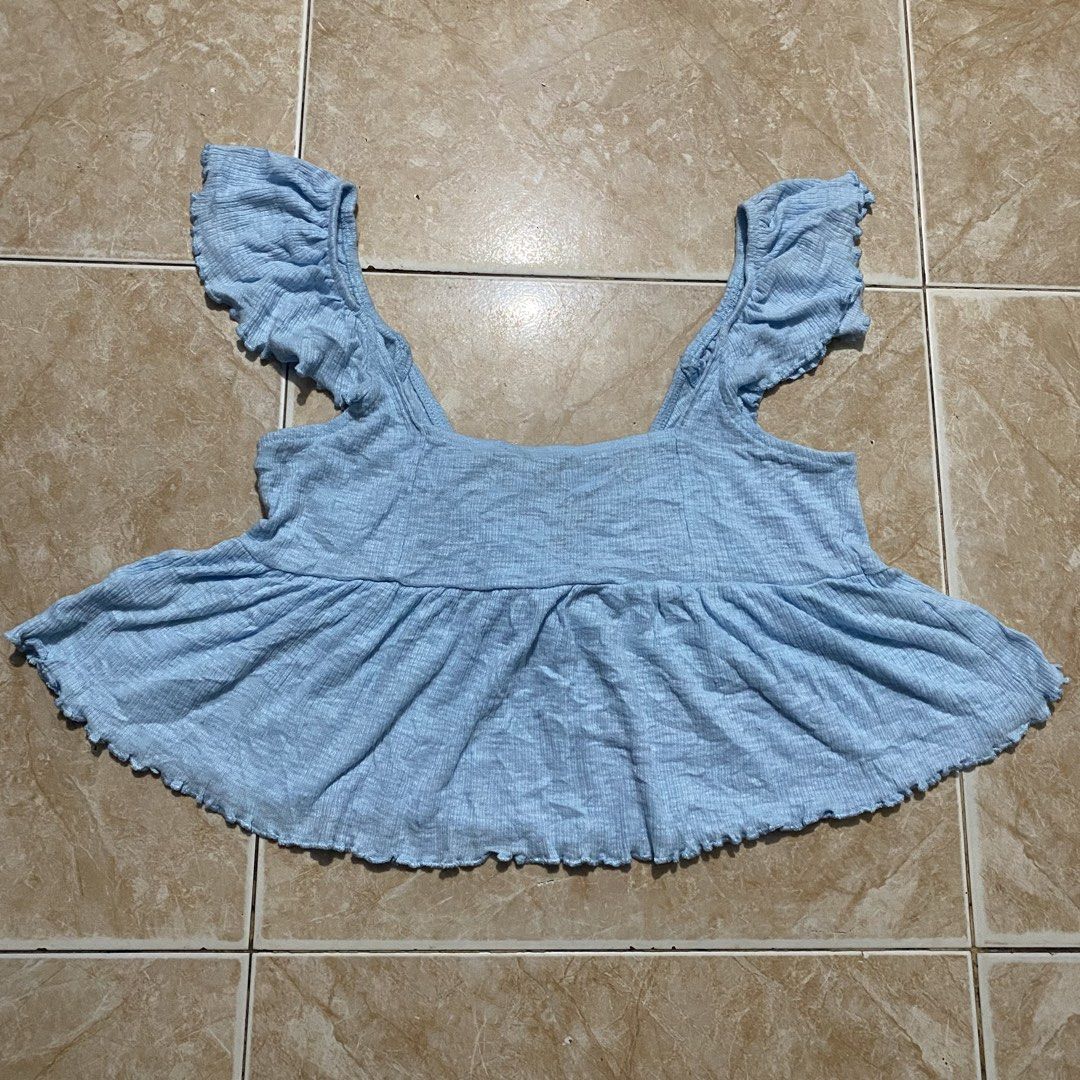 American Eagle Top (Category: Blouses) located in Manila. Submitted by killthismane (Listing ID 1465734483, Image 3). Description: American Eagle crop top features a cute front-tie detail and ruffled flutter sleeves.