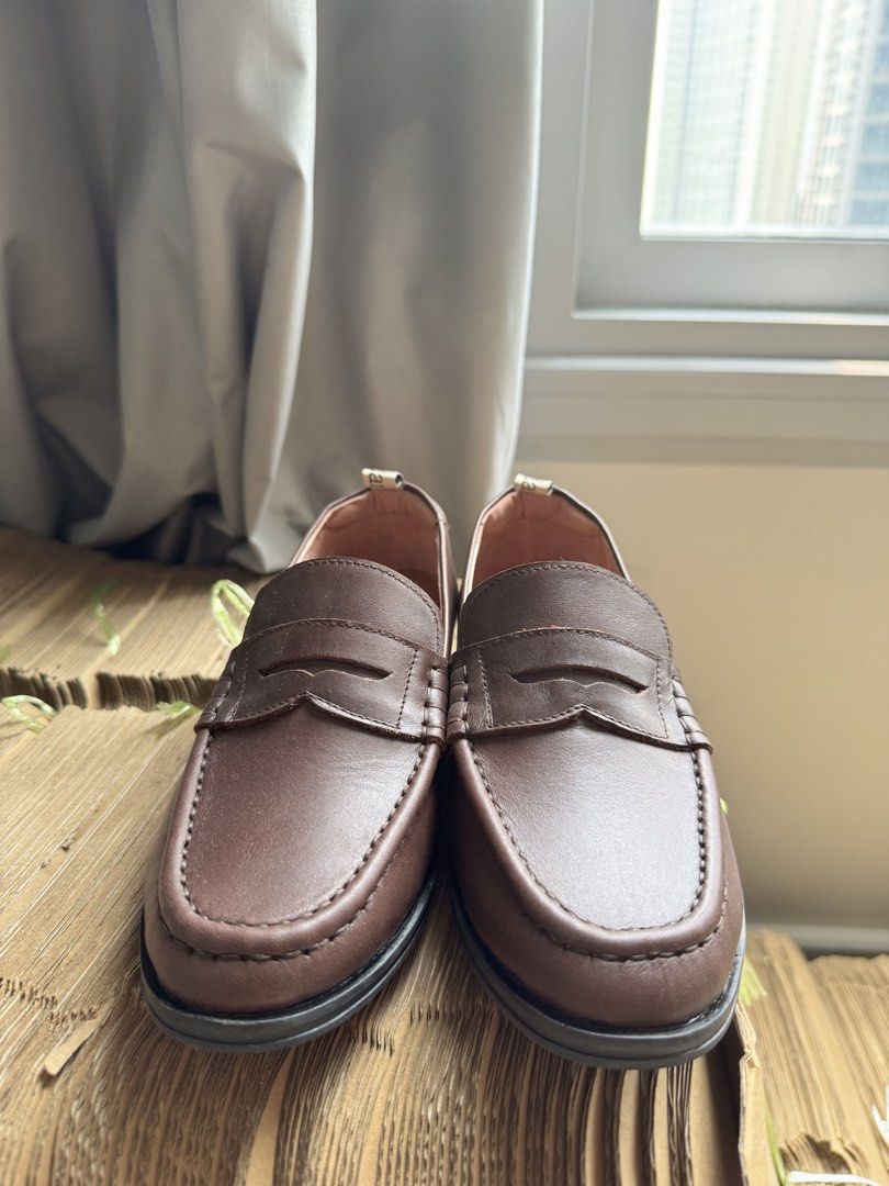 Andante Nineties Loafer Antique Brown (Category: Loafers) located in Paranaque City. Submitted by piemumbuys (Listing ID 1465594140, Image 2). Description: - Brand: Andante - Style: Nineties loafers / slip-on with penny strap - Color: Antique brown with pink inner lining - Size: 5 (original sticker still on sole) - Features: Solid block heel and ridged sole for grip - Condition: Brand new, never worn outside, completely clean soles.
