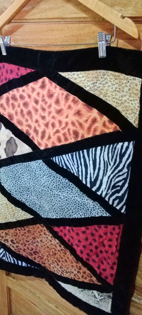 Animal Print Patchwork Quilt Pillowcase (Category: Bedding & Towels) located in Mangaldan. Submitted by closetqwin (Listing ID 1465648854, Image 3). Description: - Never been used -Size 29.5 inches Length and 23.5 inches Width -Eye-catching pillowcase featuring mixed animal prints (leopard, zebra, cow) in diamond and triangle patches - Framed with sleek black velvet borders for a modern, stylish look .