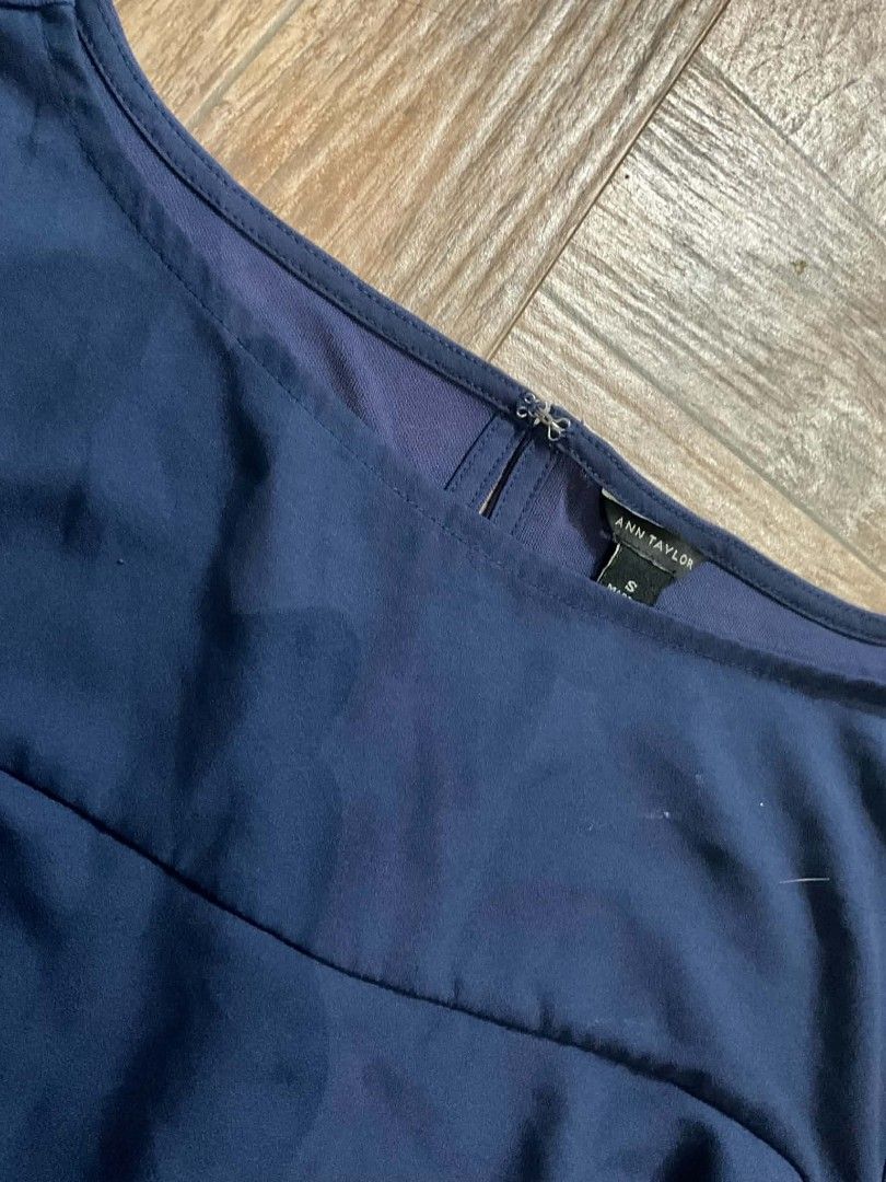 ANN TAYLOR NAVY BLUE OFFICE TOP (Category: Blouses) located in Manila. Submitted by zesshian (Listing ID 1465686870, Image 3). Description: -good as new -bought in vietnam -navy blue office top -office outfit -small on tag can fit up to large.