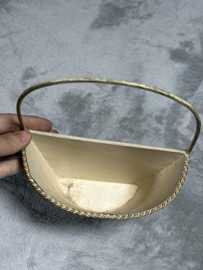 antique gardening planter (Category: Pots & Planters) located in Sablan. Submitted by gongonshelley12 (Listing ID 1465669416, Image 3). Description: 150 only ANTIQUE STYLE TRICKET BOX GARDENING METAL PLANTER GOODS NA GOODS.