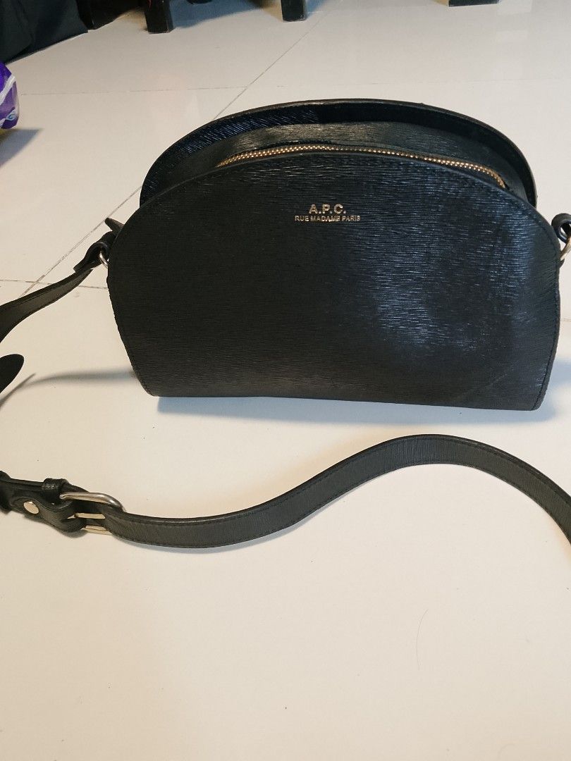 APC sling bag (Category: Shoulder Bags) located in Manila. Submitted by wildwind_73f77a (Listing ID 1465630808, Image 2). Description: excellent condition sling bag no issue ykk zip.