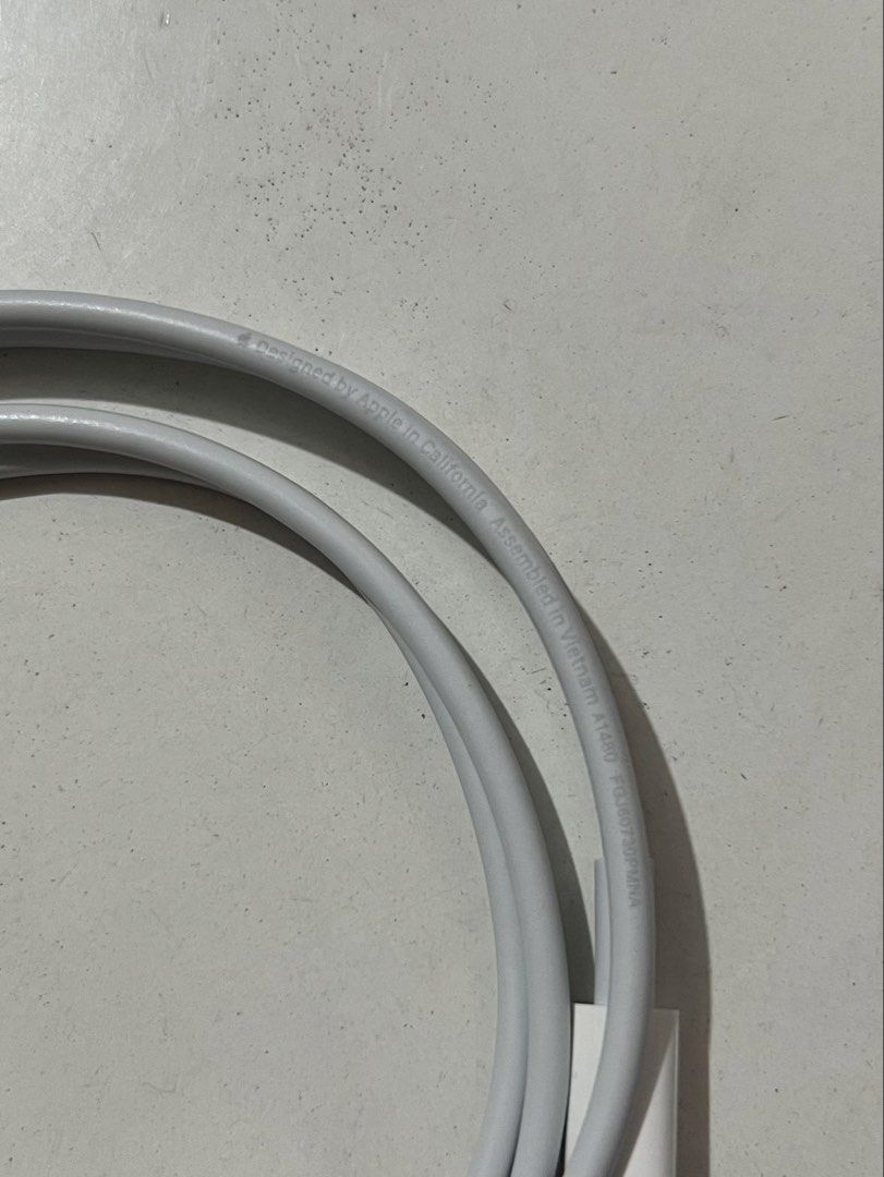 Apple Lightning/ Type A to USB Cable (1 meter) (Category: Cables & Adaptors) located in Manila. Submitted by blues_cues (Listing ID 1465704473, Image 3). Description: Brand new. Rfs: Wrong item ordered. Bought in Beyond the Box (Orange app).