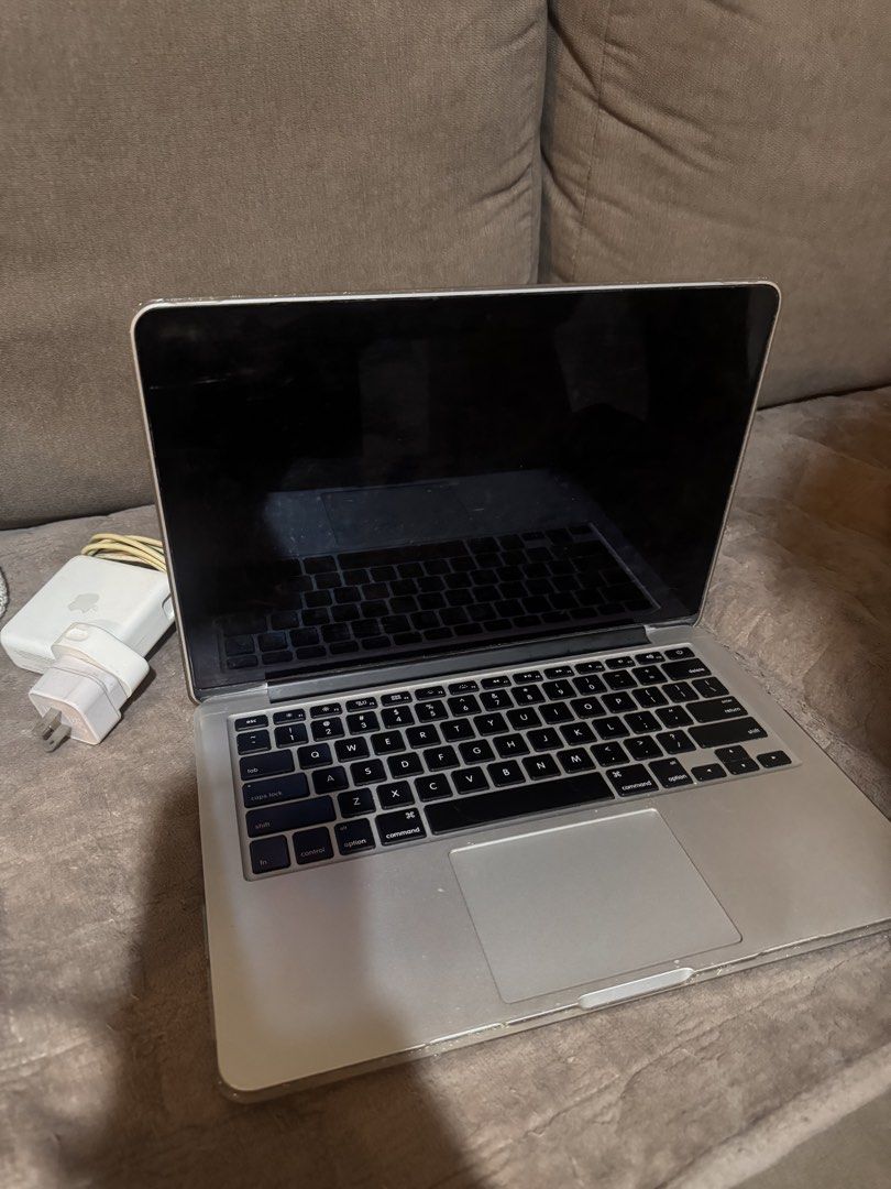 Apple MacBook Pro 13-inch 2015 (Category: Laptops & Notebooks) located in Quezon City. Submitted by leatherco (Listing ID 1465660480, Image 1). Description: - Silver Apple MacBook Pro 13-inch - Early 2015 - Ideal for everyday tasks and work - Multiple ports: USB, HDMI, SD card reader - Bright and clear display - Comfortable keyboard - Good battery life - 256SSD - 8GB RAM - i5 core W/ free hard case Issue: battery, but working with charger, pweden