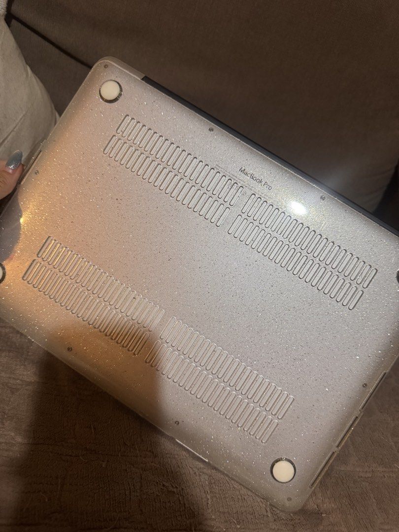 Apple MacBook Pro 13-inch 2015 (Category: Laptops & Notebooks) located in Quezon City. Submitted by leatherco (Listing ID 1465660480, Image 3). Description: - Silver Apple MacBook Pro 13-inch - Early 2015 - Ideal for everyday tasks and work - Multiple ports: USB, HDMI, SD card reader - Bright and clear display - Comfortable keyboard - Good battery life - 256SSD - 8GB RAM - i5 core W/ free hard case Issue: battery, but working with charger, pweden