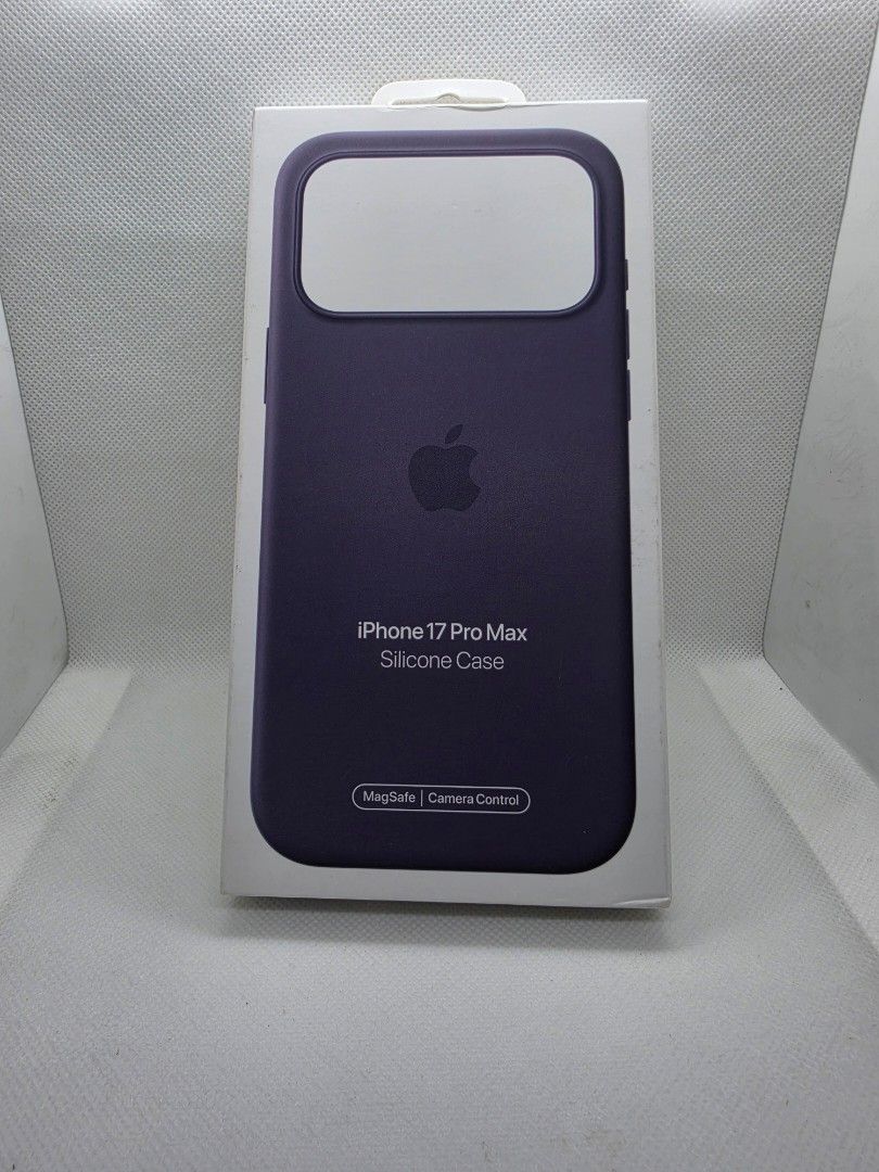 Apple silicone case for iphone 17 pro max (Category: Cases & Sleeves) located in Las Pinas. Submitted by jhered (Listing ID 1456059280, Image 2). Description: Sale Brandnew Original With magsafe Sale for 2500 each Las pinas area.