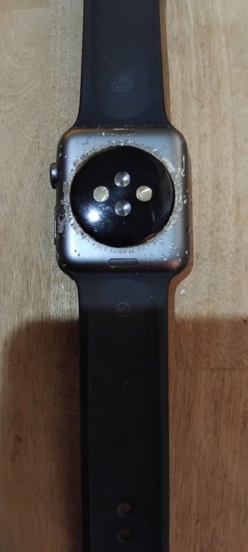 APPLE WATCH (Category: Men's Watches) located in Quezon City. Submitted by newwolf_c7ab5a (Listing ID 1465647076, Image 3). Description: APPLE WATCH FOR SALE AS IS CONDITION.