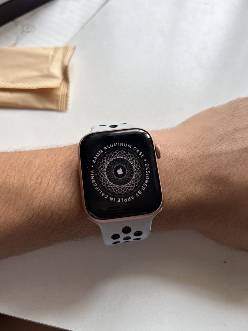 Apple Watch Series 4 44mm (Category: Wearables & Smart Watches) located in Cainta. Submitted by kylekicks99 (Listing ID 1465586028, Image 3). Description: Comes with free extra straps Item is in Cainta Rizal Pm me for more inquiries.